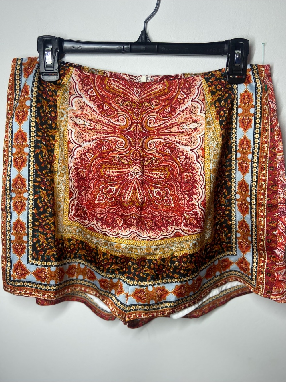 Vici Paisley-Print Satin Mini Skirt — Red & Gold